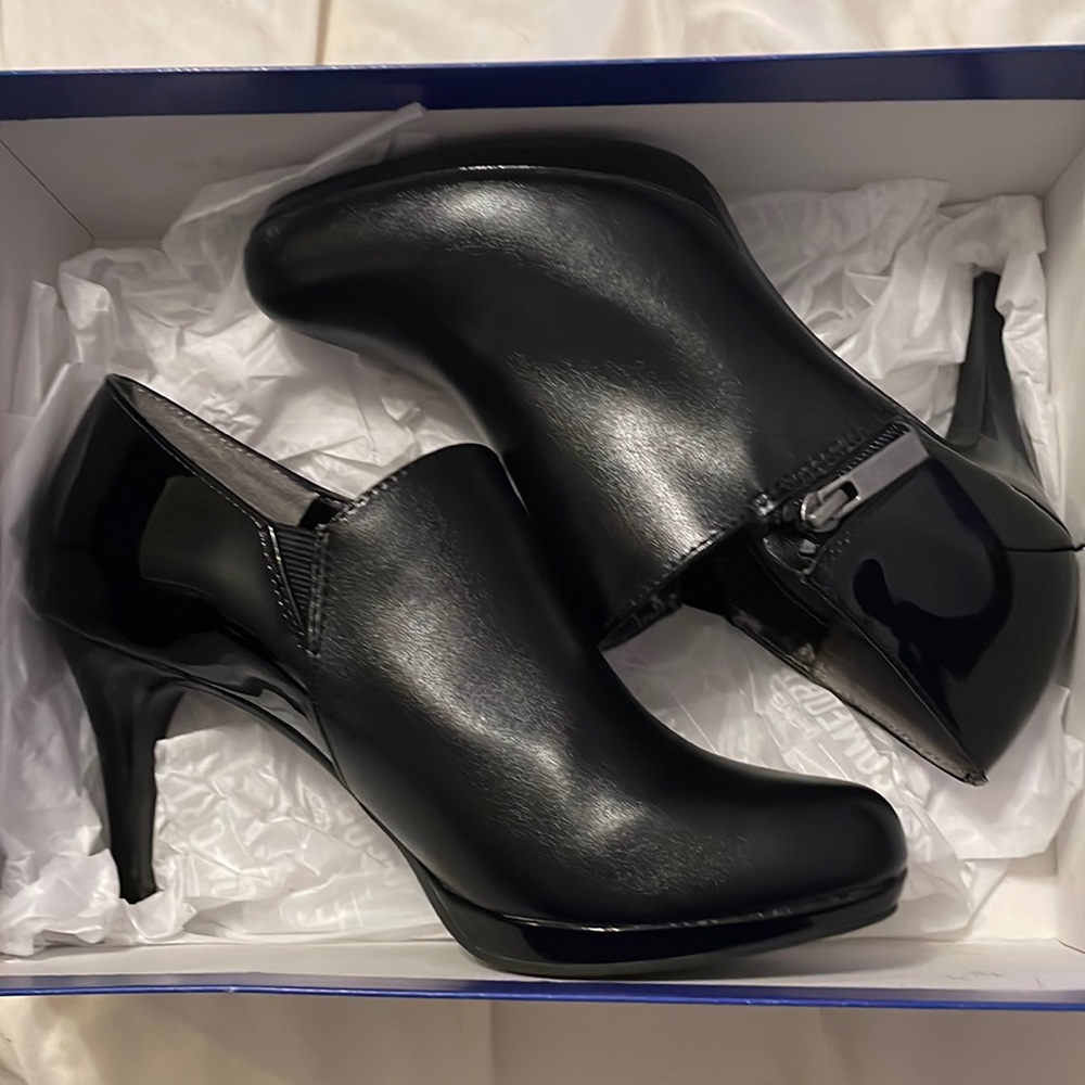 Black ankle dress shoes